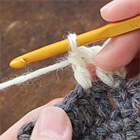 長編み2目編み入れる[2] 長編みが1目編めました。