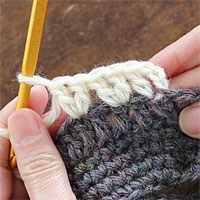 長編み2目編み入れる[4] 長編み2目編み入れる模様を3つ編むとこうなります。