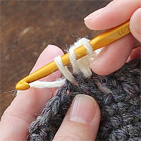 長編み2目一度[3] 糸を引き出しました。