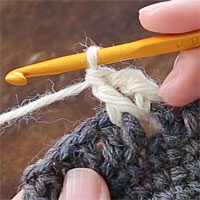 長編み表引き上げ編み[6] 長編み表引き上げ編みが1目編めました。