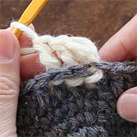 長編み裏引き上げ編み[8] 3目編むとこのようになります。