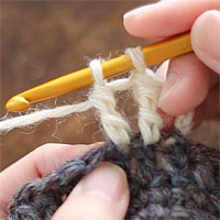 長々編み2目一度[4] 未完成の長々編みが1つできました。