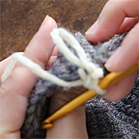 リング編み[7] 編み地の裏側に、このようにリングができます。