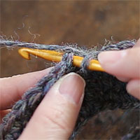 わ編みの段の変わり目で糸をつける