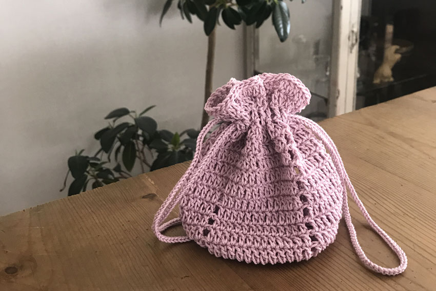 かぎ針編み 巾着ポーチ 小さいサイズ