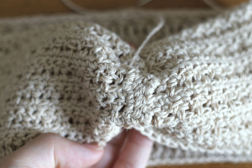 かぎ針編み クロスヘアバンド ⑩縫いとめ完成