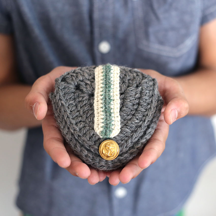 かぎ針編み エンブレムポーチ