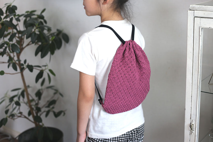 かぎ針編み ナップサック 着用イメージ