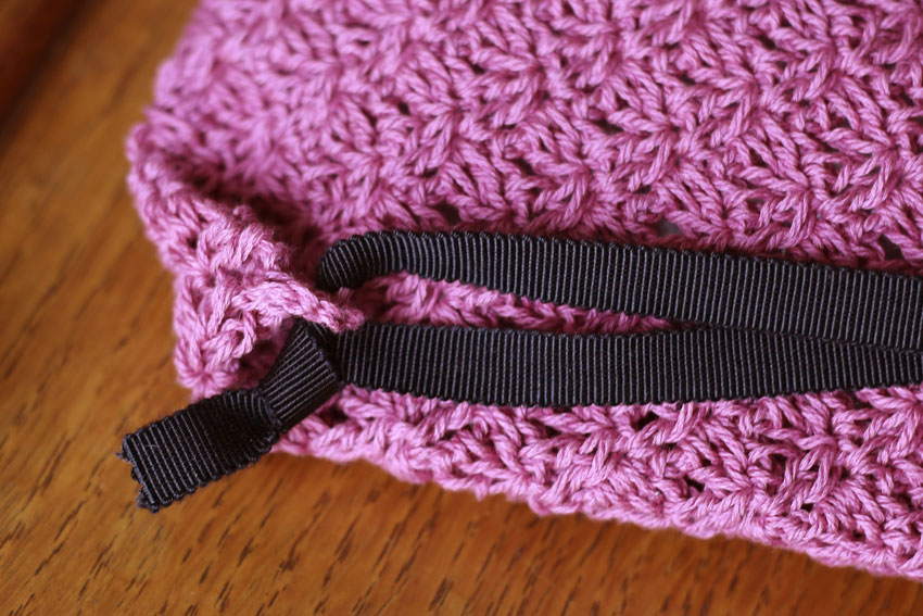 かぎ針編み ナップサック リボンの素材感