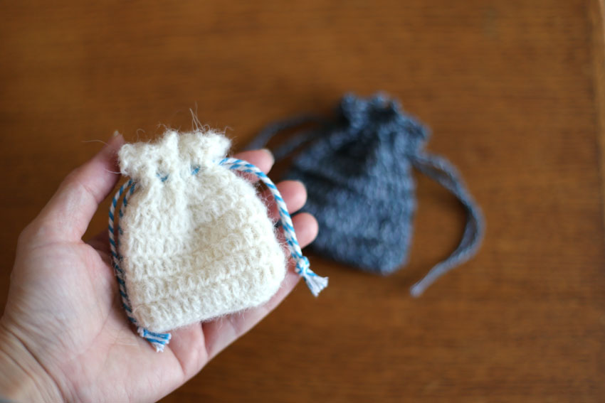 かぎ針編み 手のひらサイズ 巾着