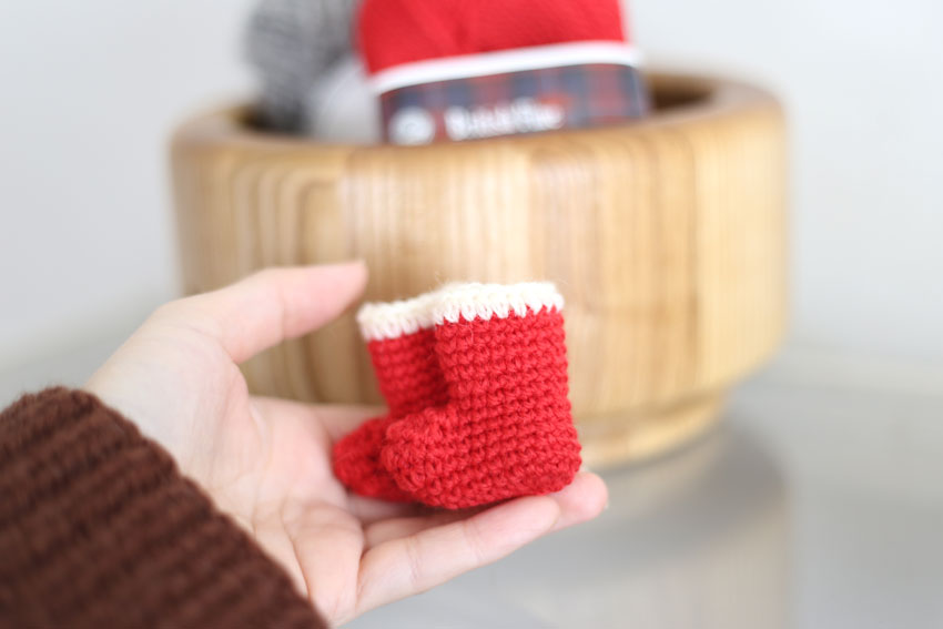 かぎ針編み サンタブーツ 手のひらサイズ