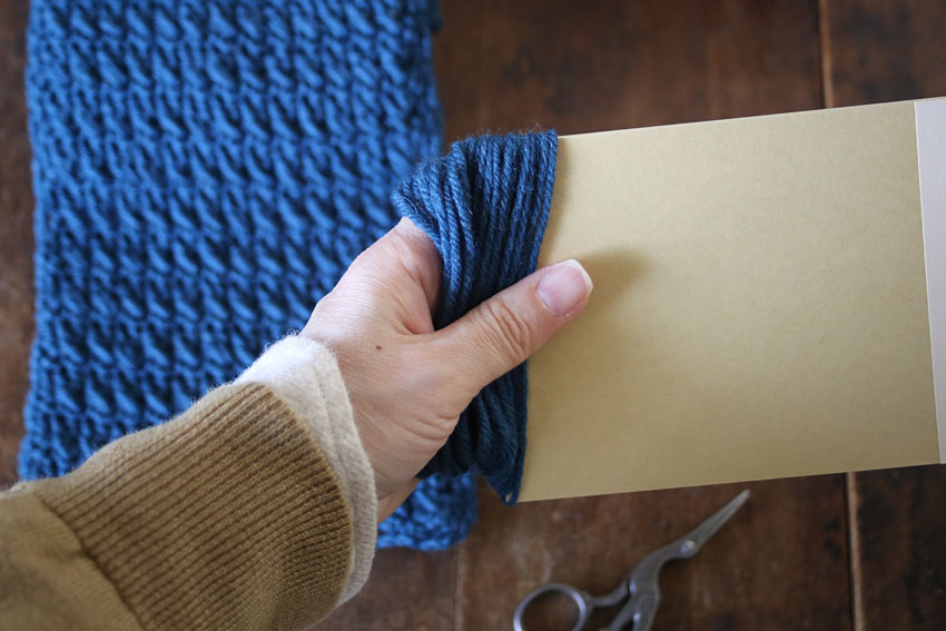 フリンジ②台紙から糸をはずします。