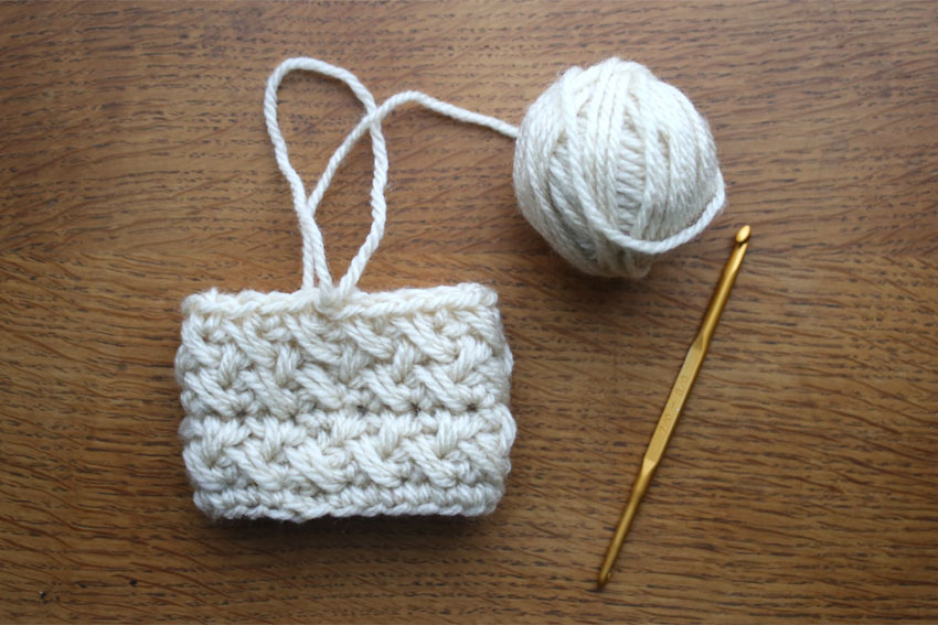 糸を渡す③ 糸玉をくぐらせる