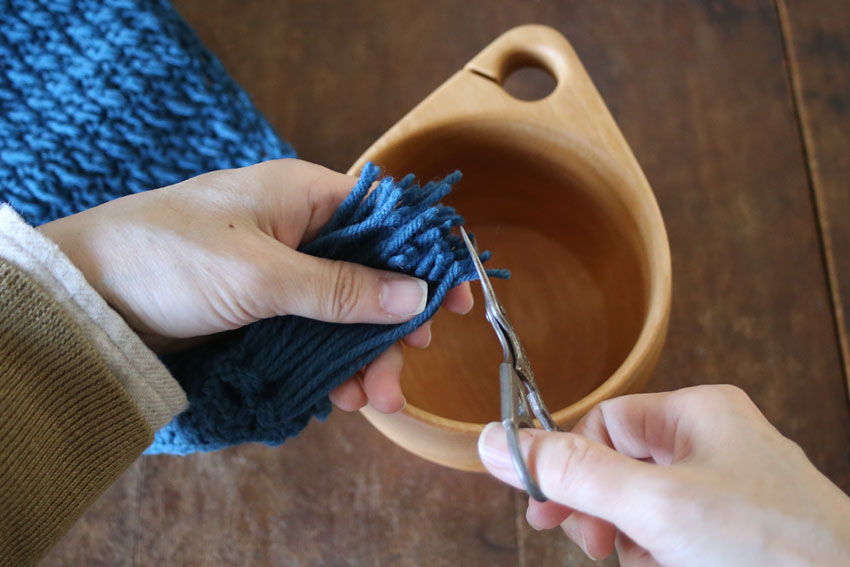 フリンジ⑭フリンジの先の長さを切り揃えます。