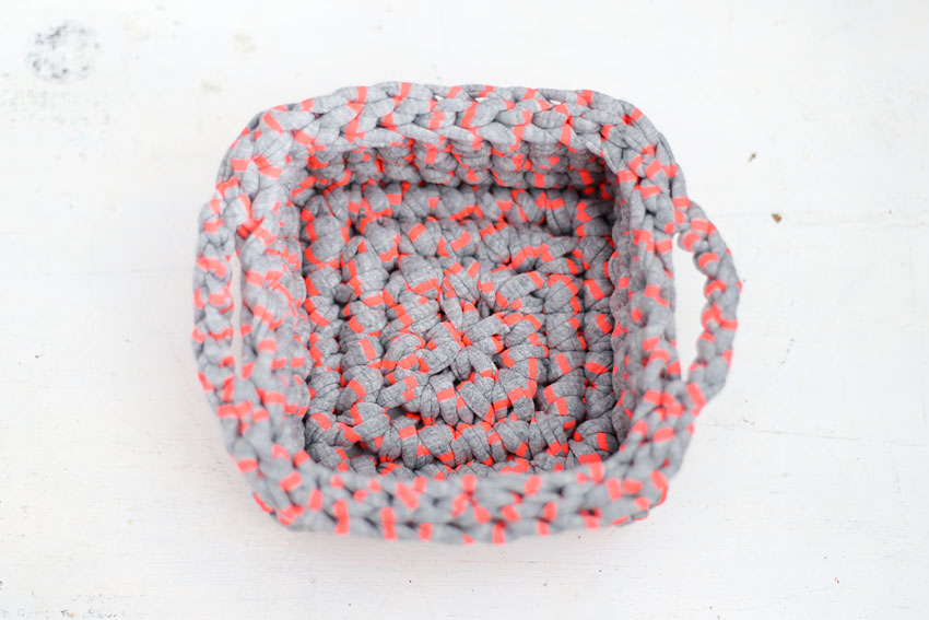 かぎ針編み ズパゲッティのバスケット 上から見たところ