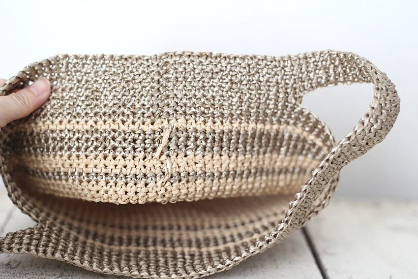 かぎ針編み マルシェバッグ 内側で糸が渡る様子