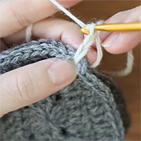 鎖3目の鎖はぎ[2]鎖3目を編む