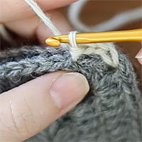 鎖3目の鎖はぎ[4]糸をかけて引き抜く