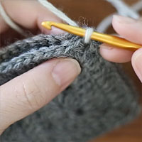 半目の引き抜きはぎ[1]角から糸を引き出す