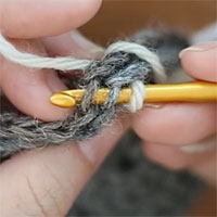 半目の引き抜きはぎ[2]内側の1本ずつを拾う