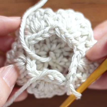 かぎ針編み お花5段目 9. 引き抜いて完成