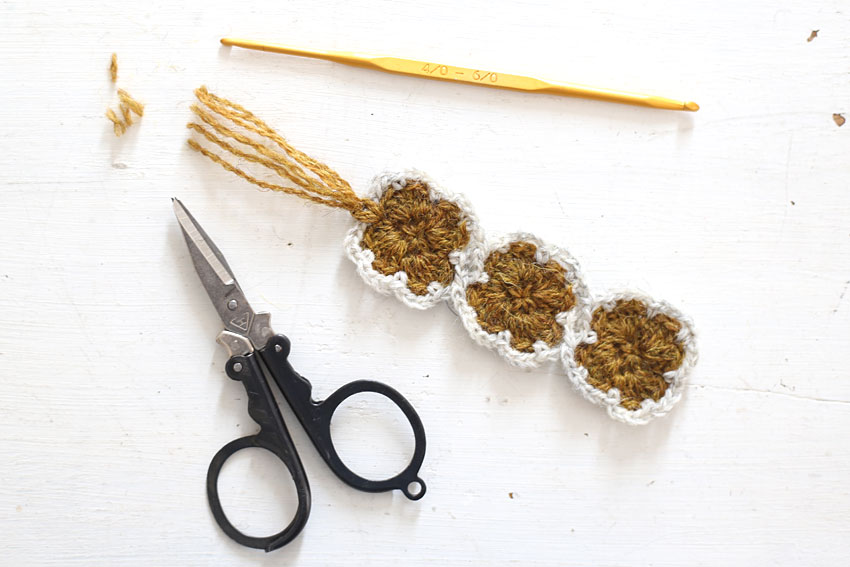 糸端を切り揃える