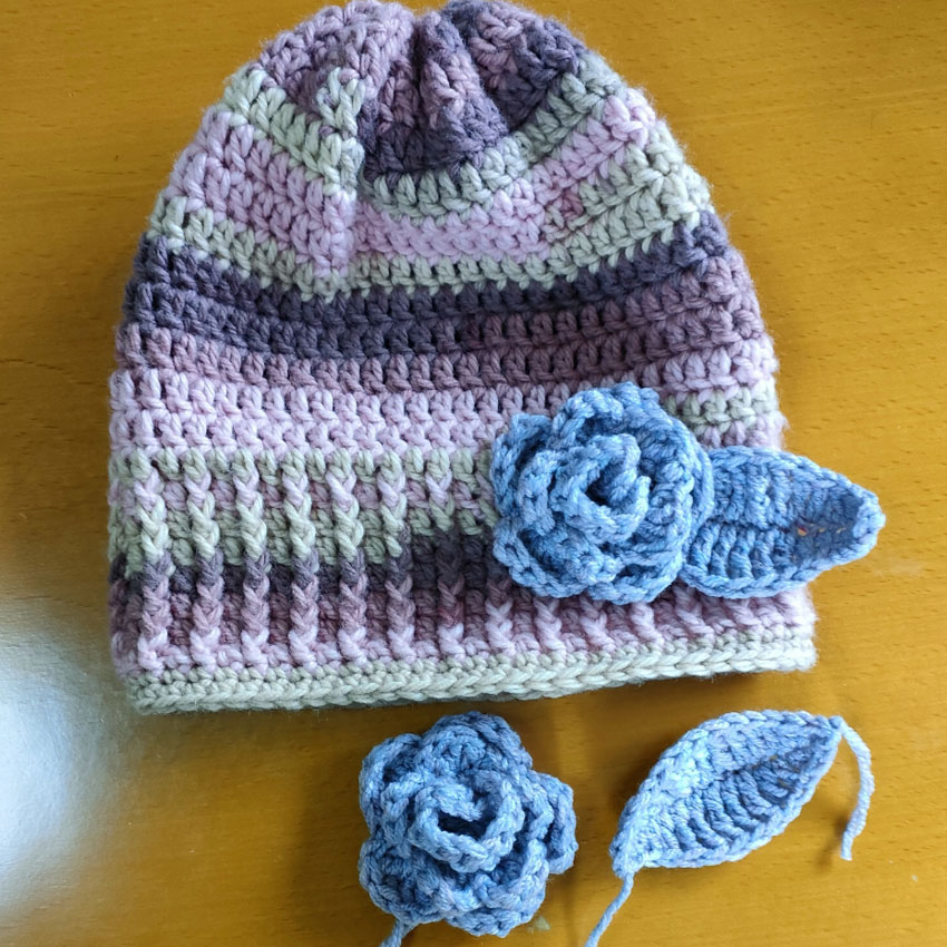 まろたんさんの「お花ブローチ カメリア」かぎ針編み 作品