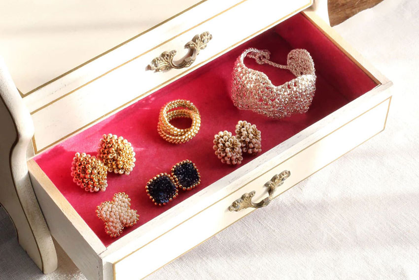 レース針でクロシェジュエリー 扉