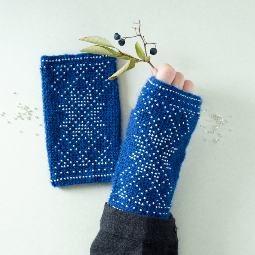 かぎ針 ビーズ編み 雪柄 ハンドウォーマー