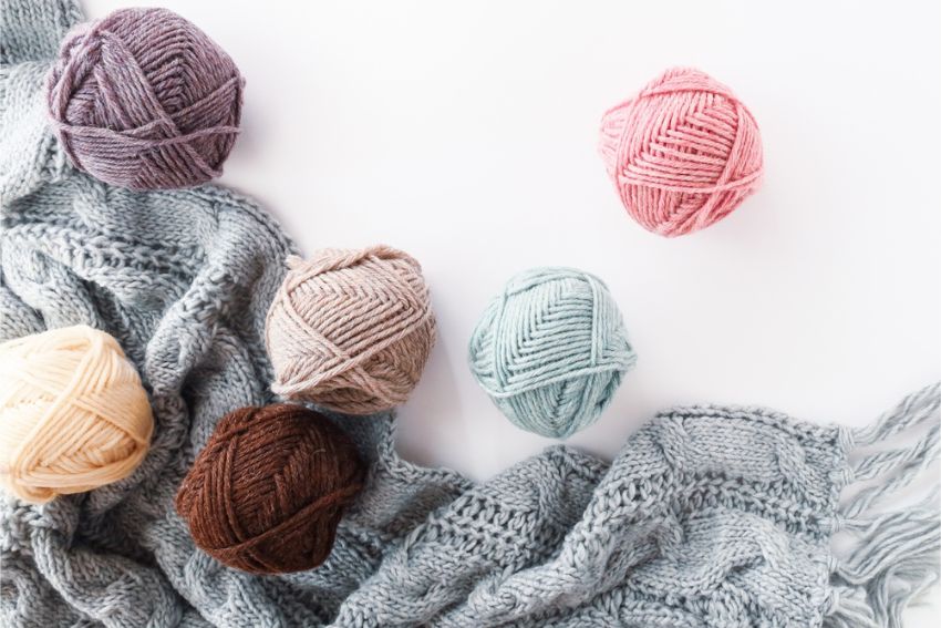 棒針編みで編みやすいウールなどの冬糸